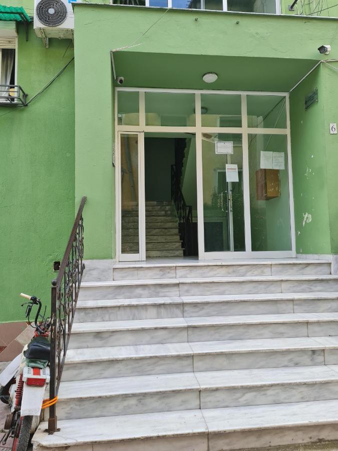 2E Apartment Myslym Shyri Tirana Exteriör bild