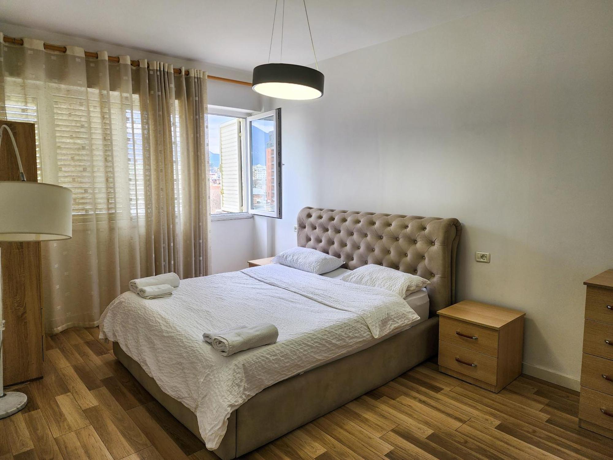 2E Apartment Myslym Shyri Tirana Exteriör bild