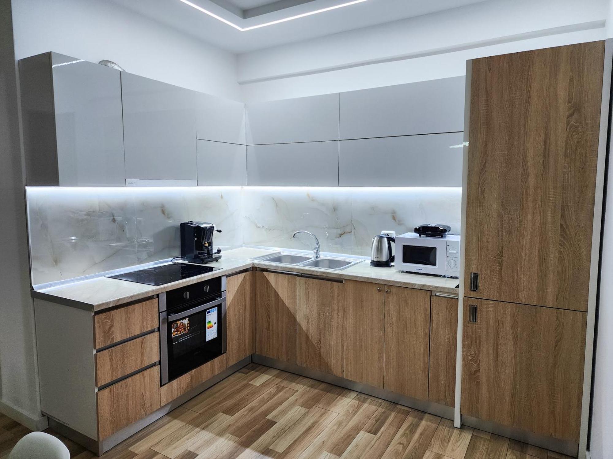 2E Apartment Myslym Shyri Tirana Exteriör bild