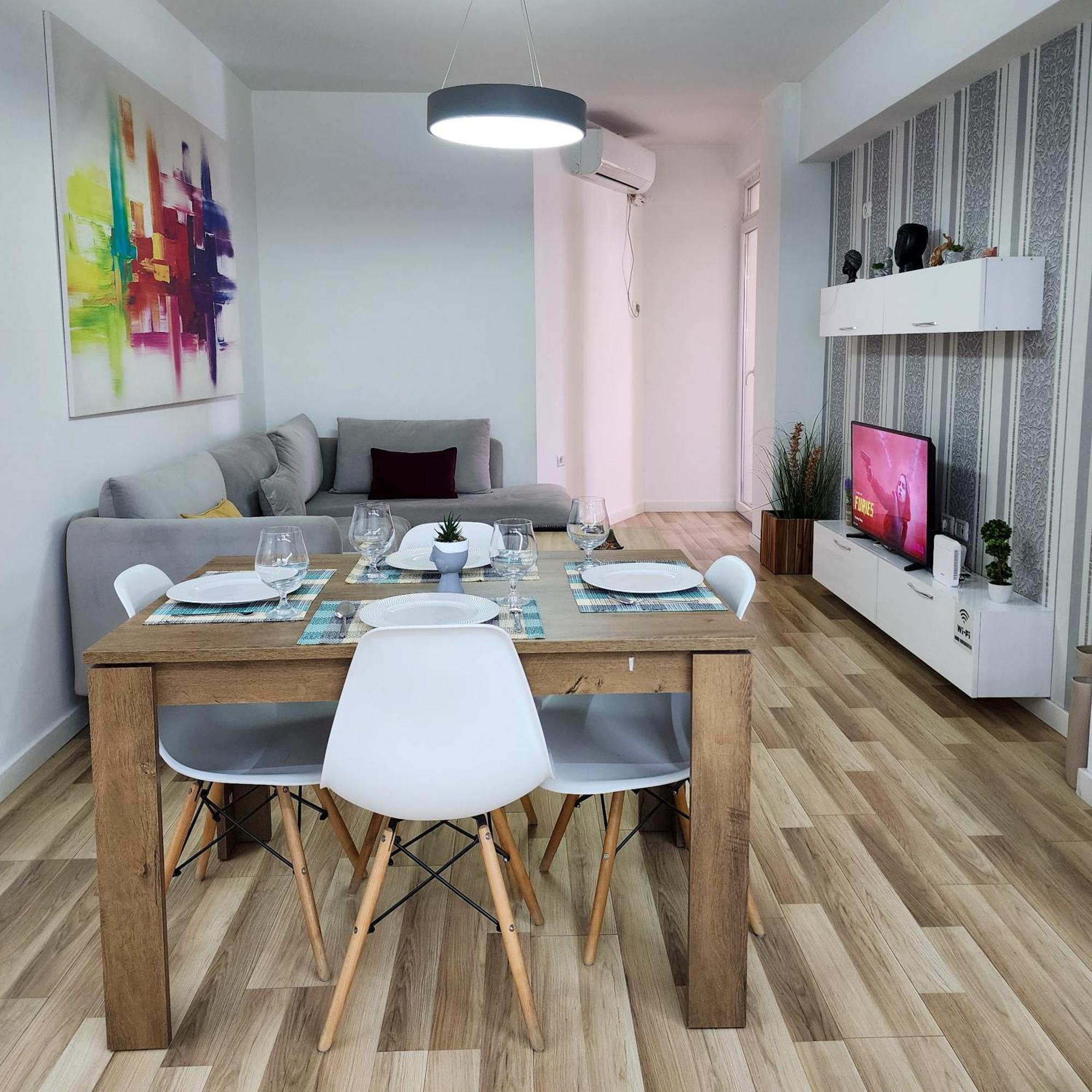 2E Apartment Myslym Shyri Tirana Exteriör bild